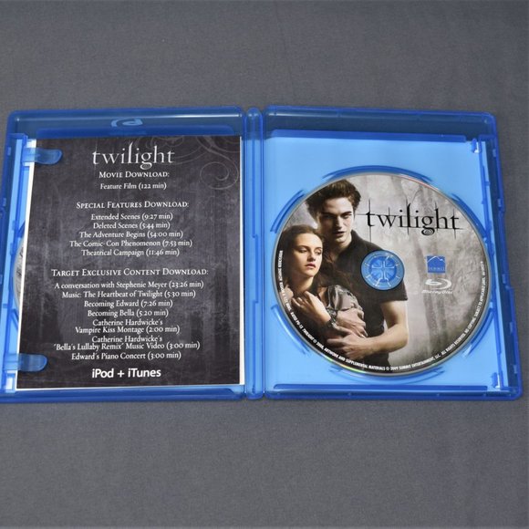 Twilight Saga Blu-ray DVD Movies 2009 2-Disc Deluxe Edition Excellent Pre-Owned - Picture 6 of 11